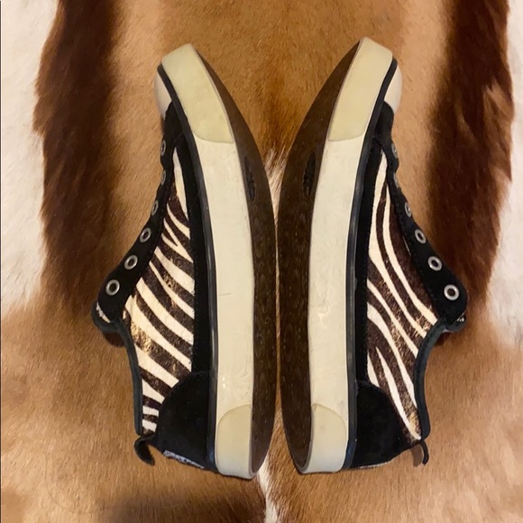 UGG - Picture 6 of 10